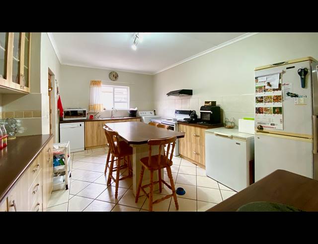 5 BEDROOM HOUSE FOR SALE IN PORT OWEN
